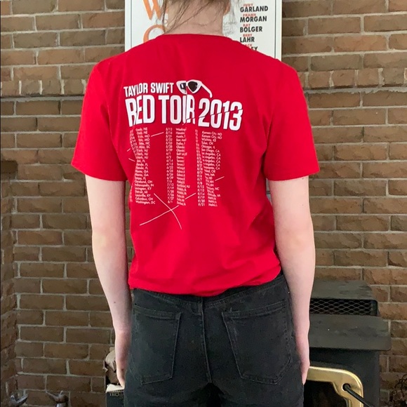 📌 Taylor Swift Red Tour 2013 Concert Shirt - Picture 3 of 4